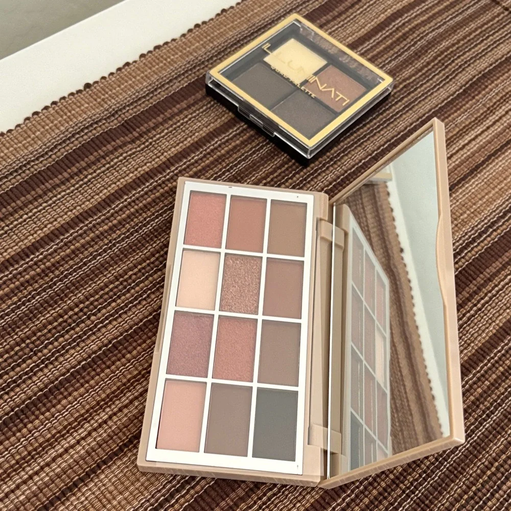 Luxurious‎ Matte and Shimmer Eyeshadow Palette